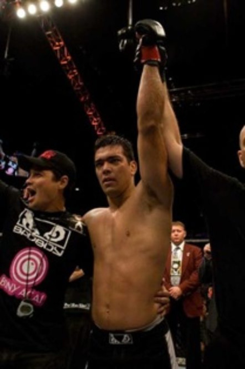 Machida KO’s Evans at UFC 98.